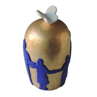 urn omarmen