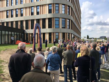 onthulling